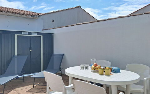 Les Dunes: Furniture, Outdoor Furniture, Chair, Shade, Outdoor Table, Tile, Balcony