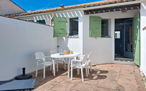 Les Dunes: Home, Door, Shade, Chair, Outdoor Furniture, Outdoor Table, Houseplant, Balcony, Kitchen & Dining Room Table