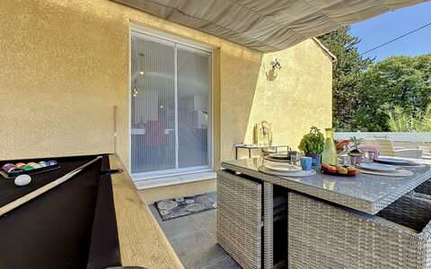 Villa des Amoureux: Furniture, Flooring, Floor, Interior Design, Chair, Outdoor Furniture, Shade, Houseplant, Kitchen & Dining Room Table, Coffee Table