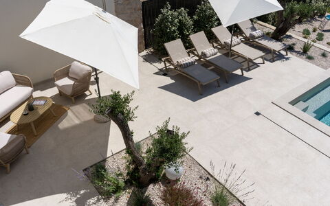 Orkula: Interior Design, Furniture, Wood, Flooring, Ceiling, Floor, Room, Lighting, Apartment, Table