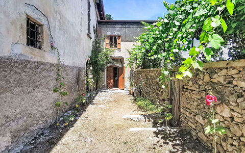 Domus Marsicana: Interior Design, Furniture, Wood, Flooring, Ceiling, Floor, Room, Lighting, Apartment, Table