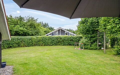 Ljubinko - 300M from the Sea: Grass, Shrub, Garden, Land Lot, Lawn, Shade, Groundcover, Landscaping, Backyard, Cottage