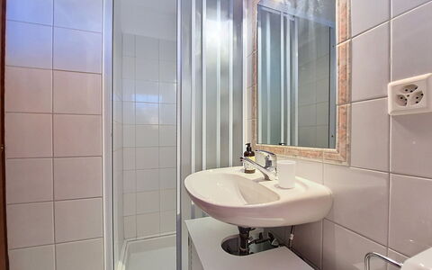 Balcon du Ciel 1: Bathroom Sink, Wall, Plumbing Fixture, Interior Design, Bathroom, Flooring, Floor, Sink, Room, Tap