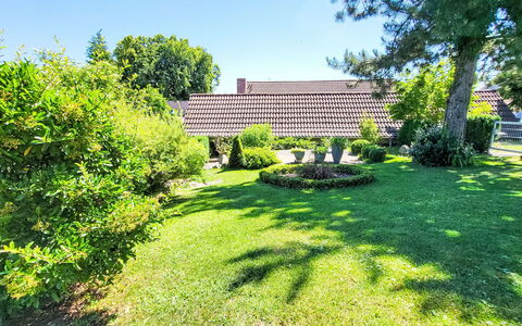 Am Schwarzen See: Blue, Residential Area, Apartment, Condominium, Resort, Balcony, Estate, Lawn, Swimming Pool, Hotel