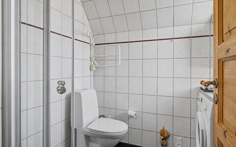Rosalie - 150M from the Sea: Wall, Flooring, Floor, Plumbing Fixture, Toilet Seat, Interior Design, Toilet, Bathroom, Plumbing, Room