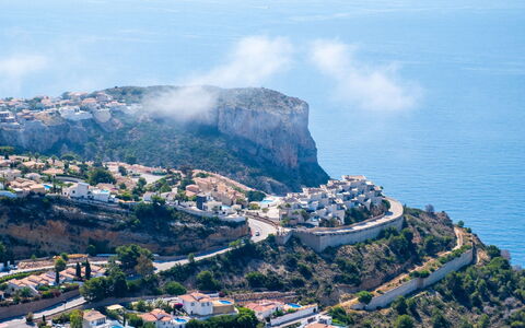Vista Mar: Blue, Residential Area, Apartment, Condominium, Resort, Balcony, Estate, Lawn, Swimming Pool, Hotel