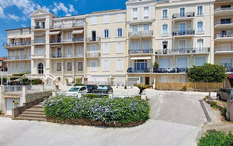 Le Grand Hotel: Mountain Range, Balcony, Mountain Village