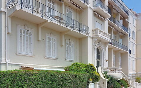 Le Grand Hotel: Mountain Range, Balcony, Mountain Village