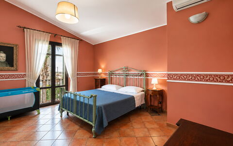 La Villa di Giusy: Furniture, Interior Design, Flooring, Floor, Ceiling, Room, Apartment, Chair, Bedroom, Bed