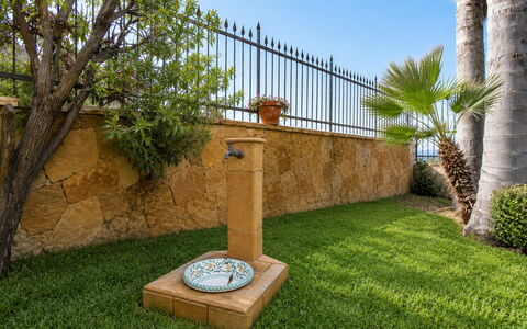 La Villa di Giusy: Garden, Landscaping, Backyard, Lawn, Yard, Flagstone, Water Feature, Flowerpot, Courtyard