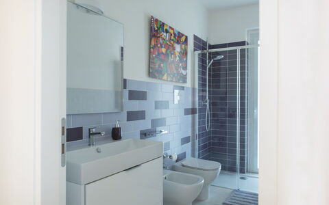 A Casa di Gio: Flooring, Wall, Floor, Interior Design, Plumbing Fixture, Bathroom, Tile, Plumbing, Composite Material, Toilet