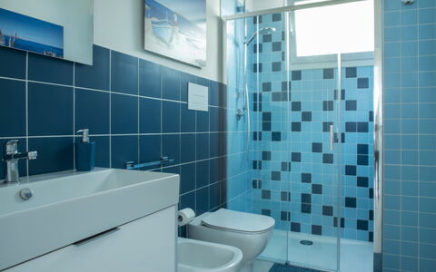 A Casa di Gio: Blue, Plumbing Fixture, Bathroom, Flooring, Interior Design, Floor, Plumbing, Tap, Tile, Sink