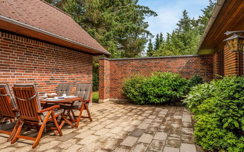 Milly - 500M to the Fjord: Brick, Shrub, Garden, Brickwork, Outdoor Furniture, Flagstone, Groundcover, Landscaping, Backyard, Shade
