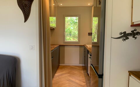 Allée des Dunes: Flooring, Interior Design, Wood, Floor, Countertop, Ceiling, Furniture, Lighting, Room, Kitchen
