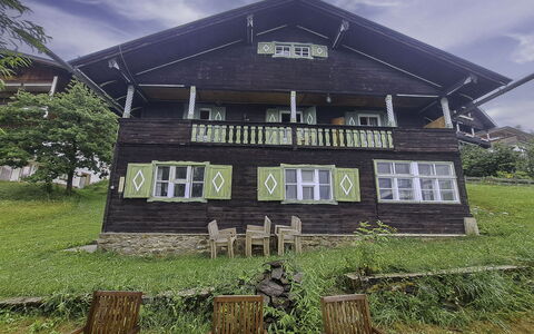 Grafenast: Building, House, Cottage, Home, Architecture, Rural Area, Roof, Siding, Porch, Door