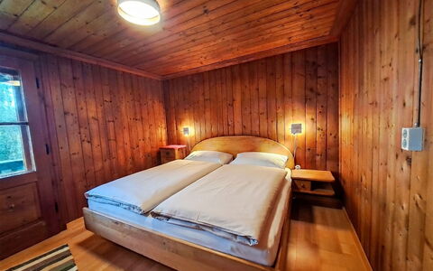 Grafenast: Wood, Bedroom, Bed, Bed Sheet, Interior Design, Floor, Bed Frame, Flooring, Bedding, Hardwood