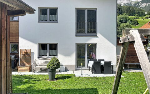 Pettneu am Arlberg 662: House, Home, Residential Area, Cottage, Roof, Porch, Balcony, Estate, Garden, Yard