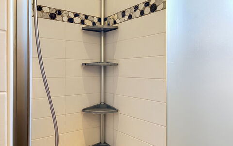Chalet Chaudoudoux: Interior Design, Tile, Bathroom, Plumbing Fixture, Shelving, Shelf, Plumbing