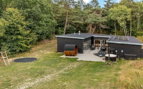 Adisl - 800M from the Sea: Grass, Land Lot, Home, Garden, Cottage, Backyard, Garden Buildings, Lawn, Yard, Landscaping