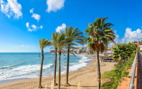 Las Naciones: Blue, Body Of Water, Beach, Coast, Sea, Coastal And Oceanic Landforms, Summer, Shore, Horizon, Ocean