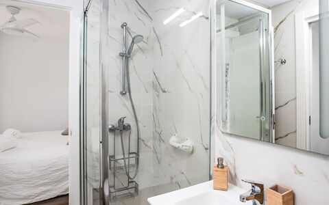 Las Naciones: Interior Design, Flooring, Floor, Plumbing Fixture, Bathroom, Room, Plumbing, Apartment, Linens, Ceiling