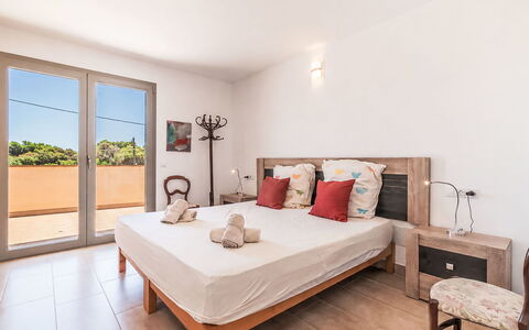 Garlanda: Furniture, Wood, Flooring, Floor, Bedroom, Apartment, Bed, Home, Bedding, Bed Sheet