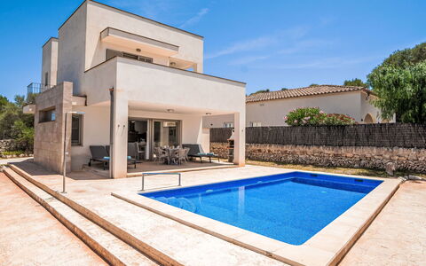 Garlanda: Architecture, Composite Material, Swimming Pool, Concrete, Design, Tile, Villa, Courtyard