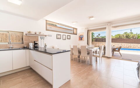 Garlanda: Flooring, Wood, Floor, Interior Design, Home, Countertop, Kitchen, Cabinetry, Apartment, Room