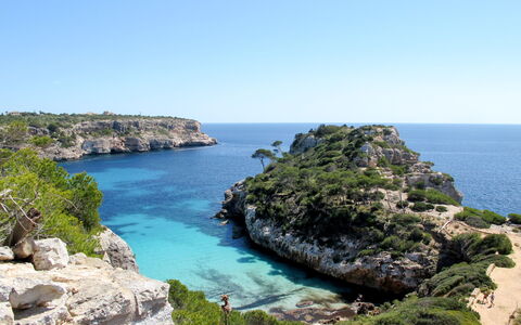 Garlanda: Coast, Coastal And Oceanic Landforms, Headland, Terrain, Sea, Cove, Rock, Promontory, Shore