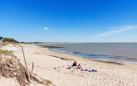 Villa la Coquille: Sky, Beach, Water, Body Of Water, Coast, Natural Environment, Horizon, Coastal And Oceanic Landforms, Shore, Sea