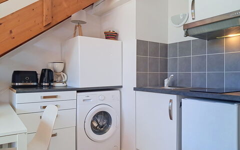 Les 3 Voiles: Flooring, Major Appliance, Interior Design, Floor, Wood, Ceiling, Kitchen, Furniture, Kitchen Appliance, Room