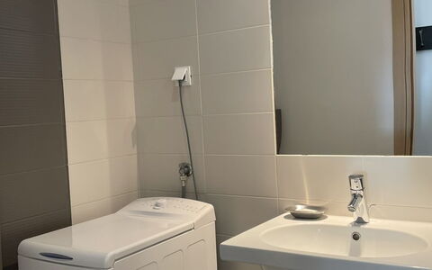 Volme: Flooring, Floor, Interior Design, Plumbing Fixture, Bathroom Sink, Sink, Bathroom, Plumbing, Room, Tap