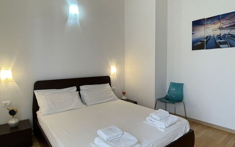 Volme: Bed, Floor, Interior Design, Flooring, Bedroom, Wood, Furniture, Ceiling, Room, Bed Sheet