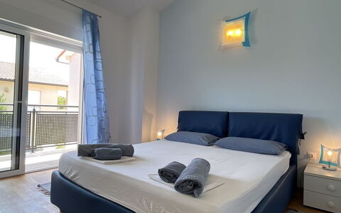 Monte Kope: Furniture, Interior Design, Wood, Floor, Bedroom, Flooring, Room, Bed, Lighting, Ceiling
