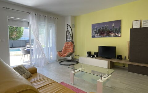 Monte Kope: Furniture, Interior Design, Flooring, Floor, Wall, Couch, Ceiling, Wood, Room, Living Room