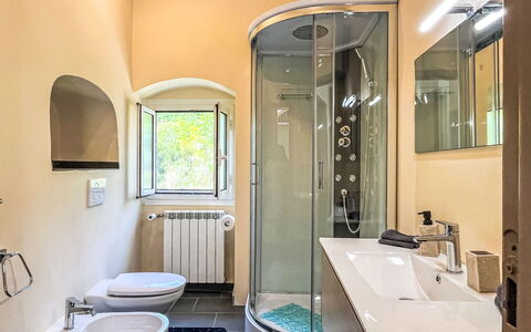 Enrico: Plumbing Fixture, Interior Design, Bathroom, Flooring, Floor, Tap, Plumbing, Ceiling, Room, Sink