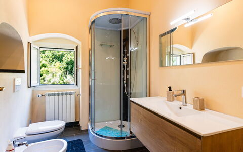 Oliver: Plumbing Fixture, Bathroom, Interior Design, Tap, Flooring, Plumbing, Sink, Floor, Home, Bathroom Sink