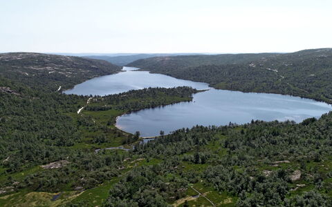 Bjørnbu: Water Resources, Water, Body Of Water, Natural Environment, Nature, Natural Landscape, Bank, Watercourse, Landscape, Ecoregion