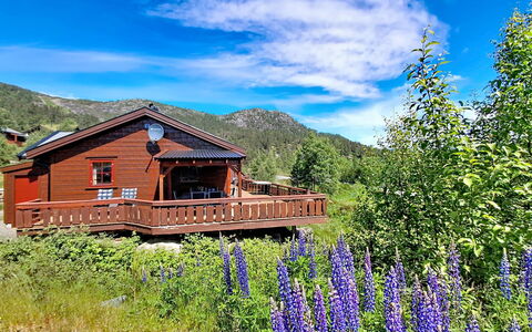 Bjørnbu: Mountainous Landforms, Mountain, Hill, Highland, House, Porch, Cottage, Landscape, Rural Area