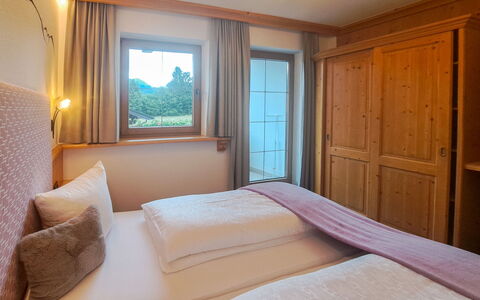 Auffach 606: Interior Design, Bedroom, Ceiling, Apartment, Room, Bed Frame, Bed, Bedding, Wood Stain, Hotel