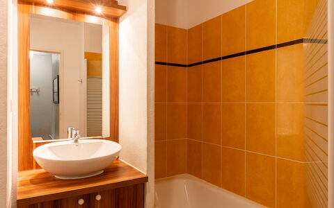 Les Chalets D'Ax: Plumbing Fixture, Bathroom Sink, Flooring, Bathroom, Interior Design, Sink, Wood, Floor, Tap, Plumbing