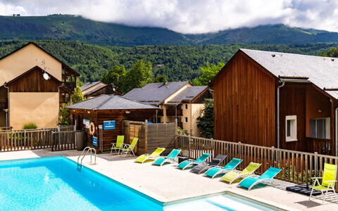 Les Chalets D'Ax: Linens, Resort