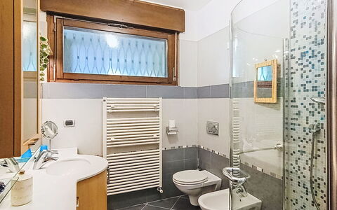 Locanda dei Nonni: Flooring, Interior Design, Plumbing Fixture, Floor, Bathroom, Sink, Ceiling, Tap, Plumbing, Room