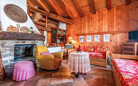 Les Combes 6: Wood, Home, Cottage, Log Cabin, Resort, Wood Stain, Hardwood, Farmhouse, Living Room, Lumber