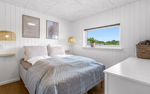 Tayara - 900M from the Sea: Wood, Ceiling, Bedroom, Floor, Bed Frame, Bed Sheet, Bed, Bedding, Room, Hardwood