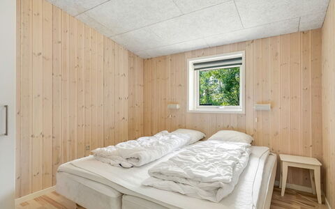 Nakke - 900M from the Sea: Wood, Bedroom, Ceiling, Bedding, Bed, Bed Sheet, Hardwood, Wood Stain, Bed Frame, Plank