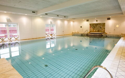 Ehlin - 900M from the Sea: Resort, Swimming Pool, Hotel, Chair, Resort Town