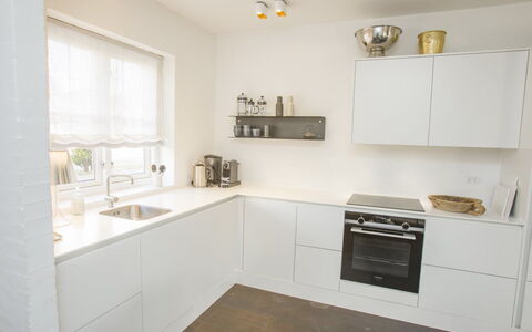 Ehlin - 900M from the Sea: Kitchen, Interior Design, Flooring, Countertop, Cabinetry, Wood, Kitchen Appliance, Furniture, Floor, Ceiling
