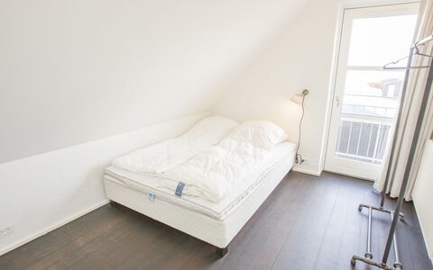Ehlin - 900M from the Sea: Flooring, Floor, Wood, Wood Flooring, Bedroom, Bed, Bed Frame, Hardwood, Bed Sheet, Bedding