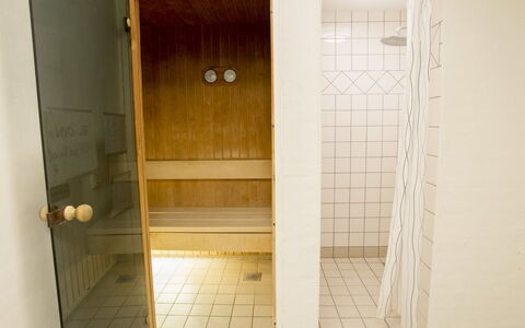 Ehlin - 900M from the Sea: Flooring, Floor, Composite Material, Plumbing, Tile, Plumbing Fixture, Bathroom, Design, Wood Stain